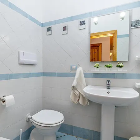 Bluegreen House With Shared Pool